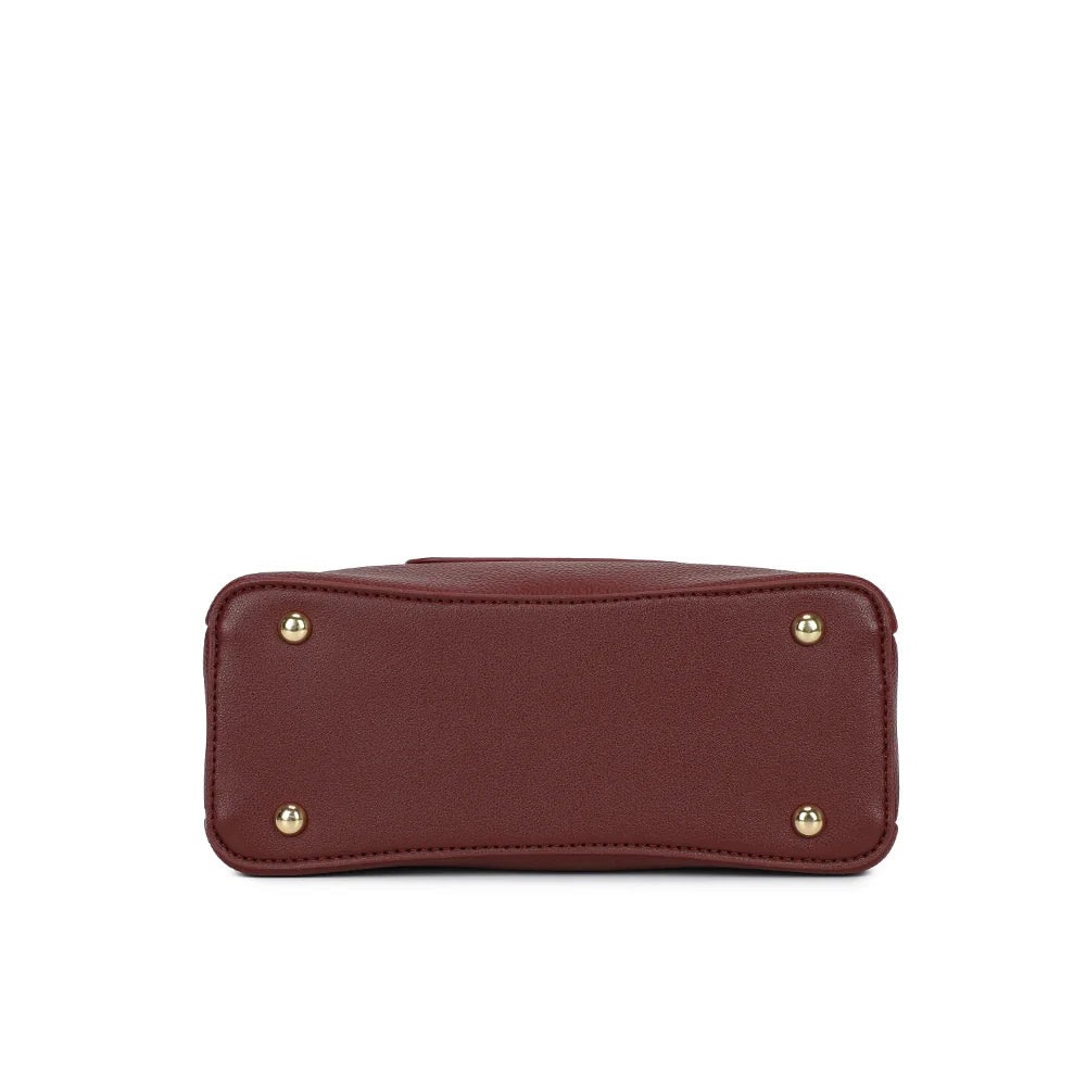 Dessous du sac La Lorenza bordeaux, base plate qui lui permet de tenir droit – réf. DQ-8655-5