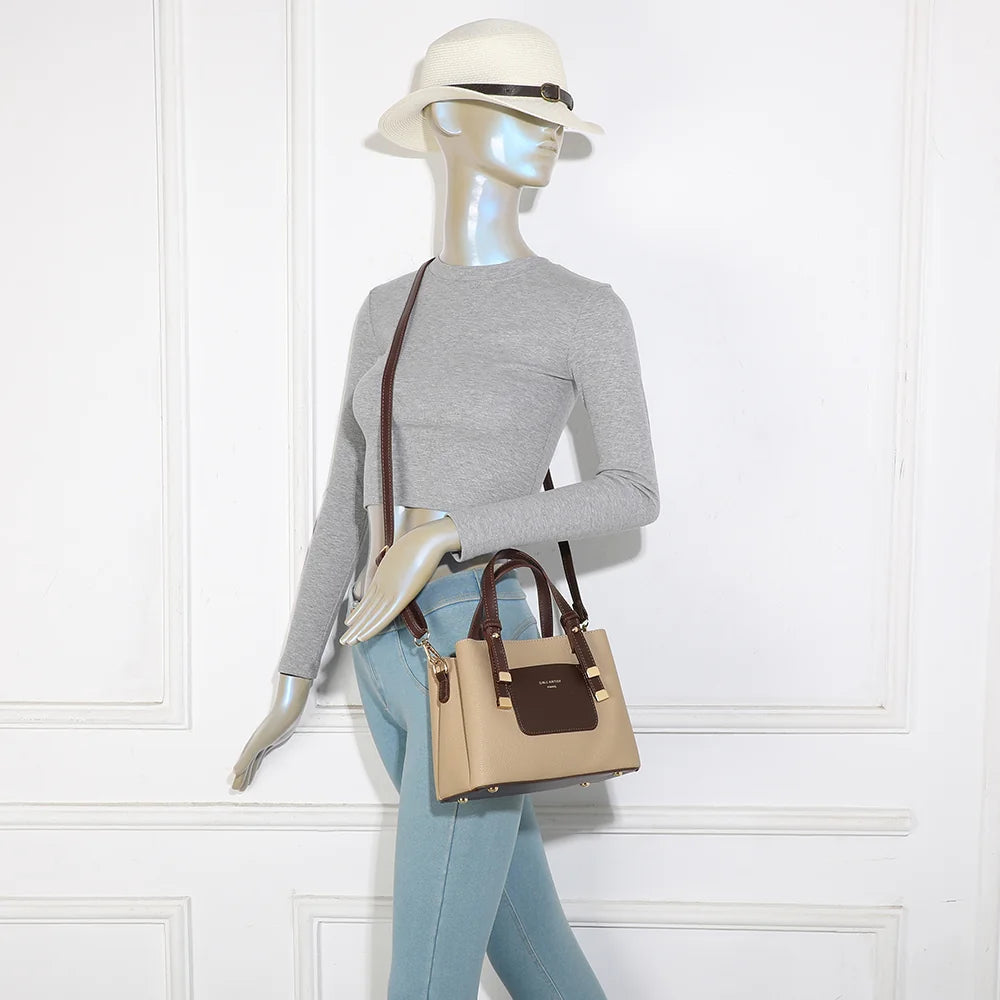 Sac à main femme La Lorenza taupe/coffee porté, à la main ou avec sa bandoulière amovible – réf. DQ-8655-5