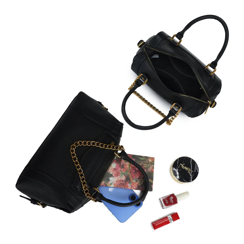 Intérieur du sac La Lucia noir : compartiment principal zippé et doublure synthétique – réf. R-2060