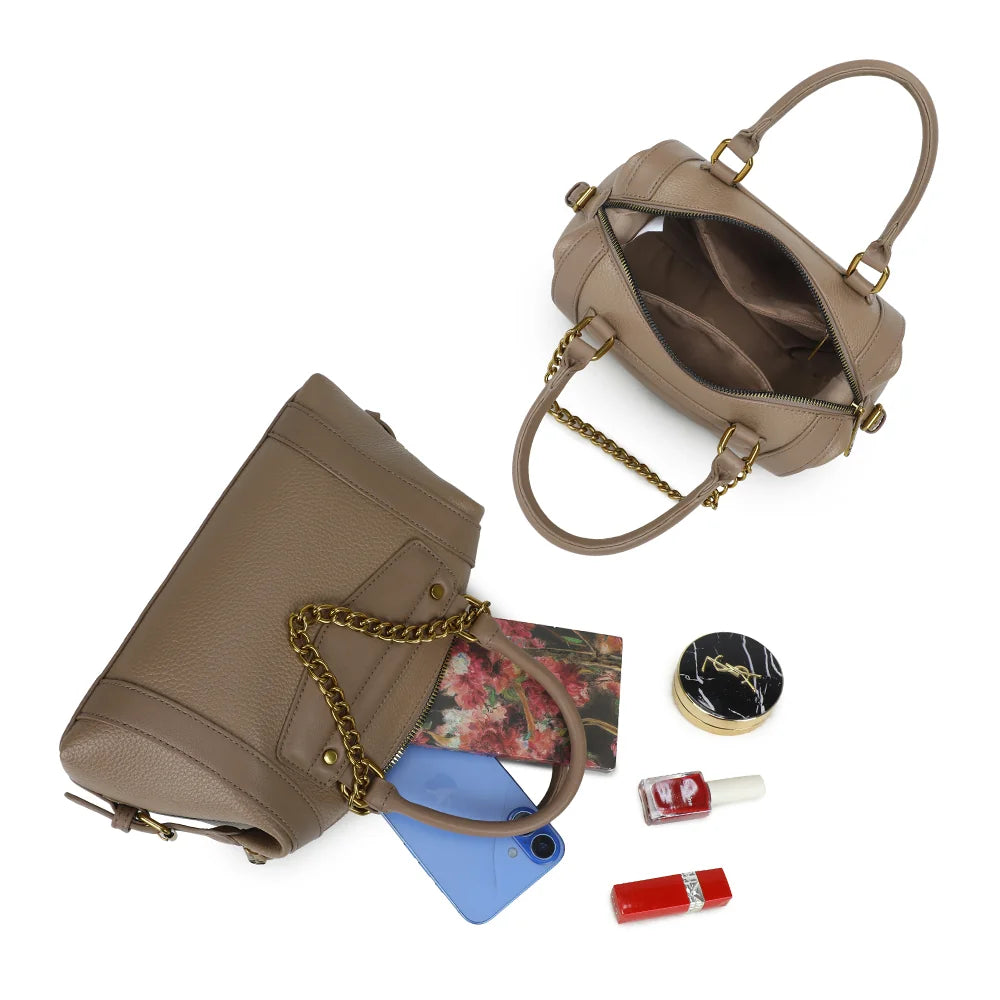 Intérieur du sac La Lucia taupe foncé : compartiment principal zippé et doublure synthétique – réf. R-2060