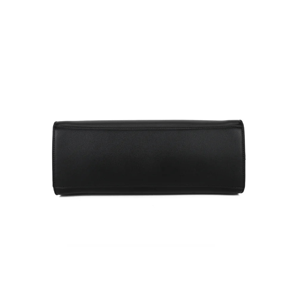 Dessous de La Maristella noir : une base plate qui permet au sac de tenir bien droit – réf. LS-76005