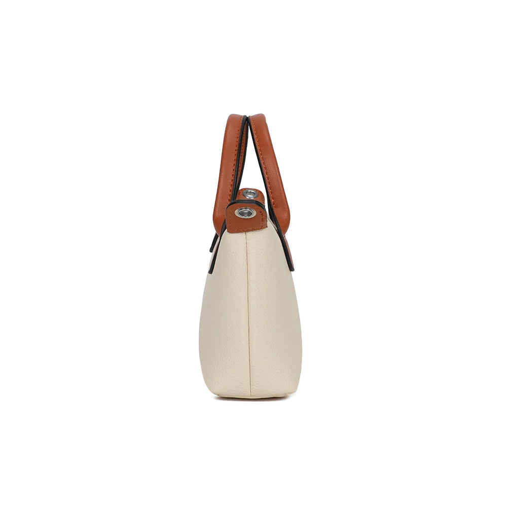 Profil de La Minette beige : format compact de 6,5 cm de profondeur et pattes latérales cognac – réf. A-9112