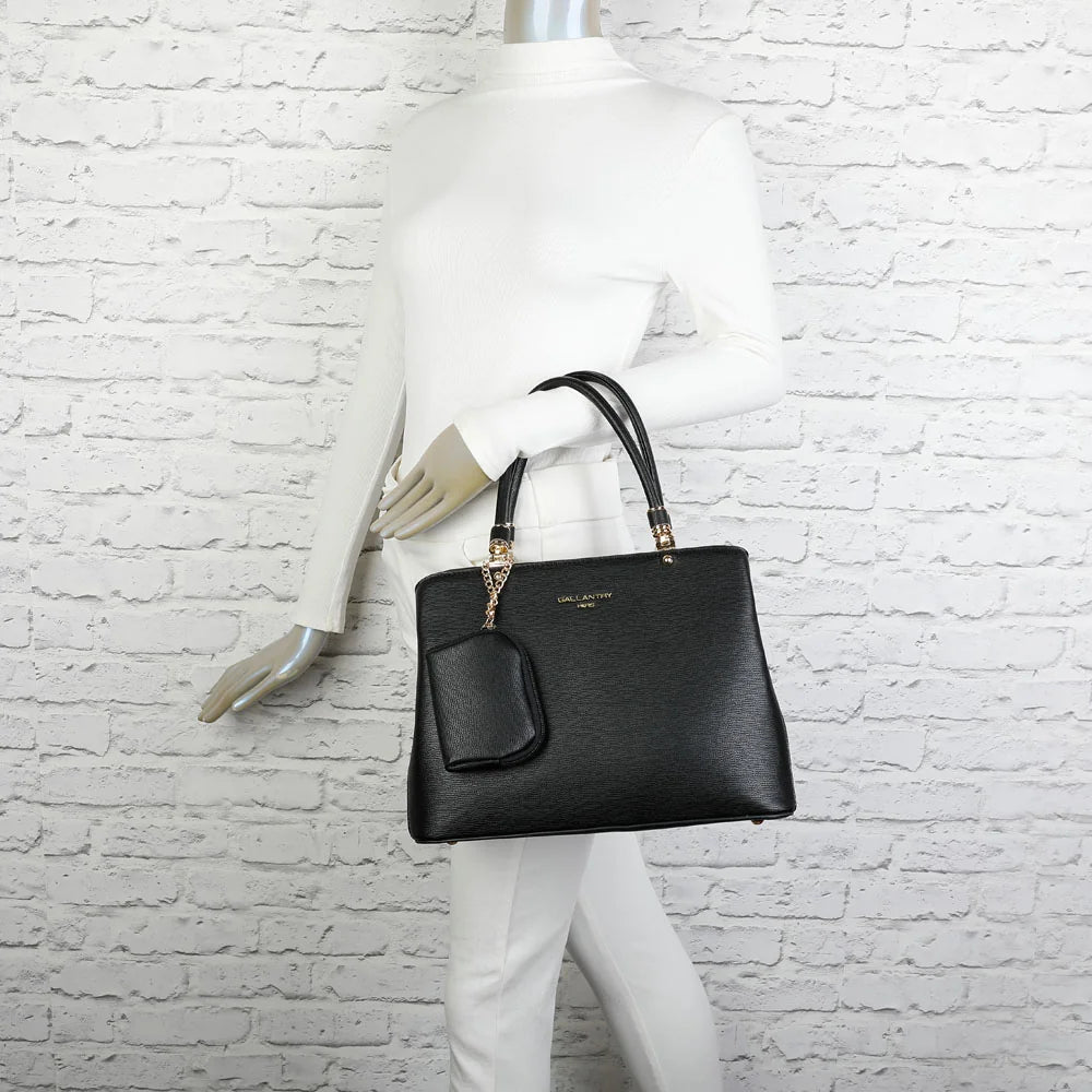 Sac à main femme La Modena noir porté à la main, avec sa pochette assortie – réf. G-7347