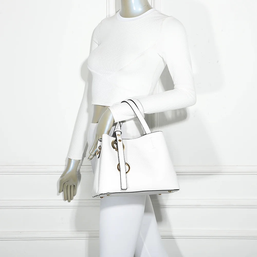 Sac à main femme La Moderne blanc porté à la main, anses courtes et anneaux dorés – réf. R-1710