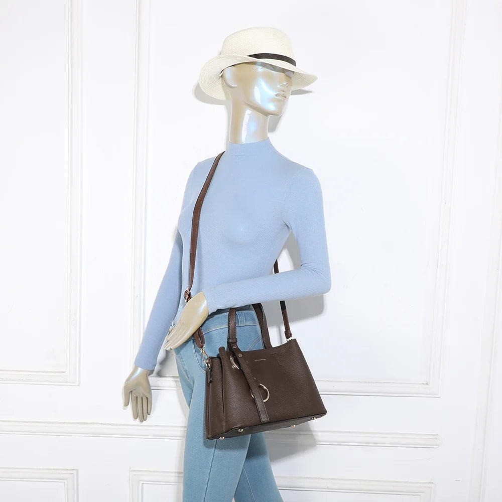 Sac à main femme La Moderne café porté à la main, anses courtes et anneaux dorés – réf. R-1710