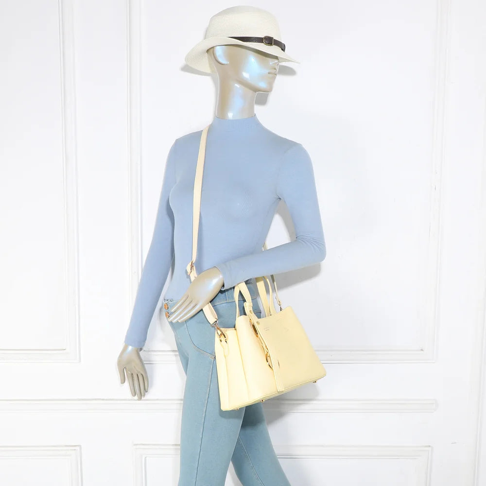 Sac à main femme La Moderne jaune porté à la main, anses courtes et anneaux dorés – réf. R-1710