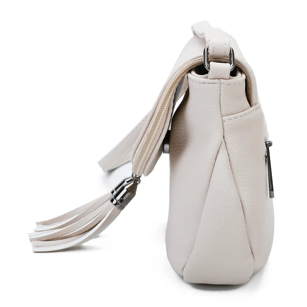 Profil de La Mokaïa beige : format compact de 6 cm de profondeur, léger à porter – réf. HJ-7058-A