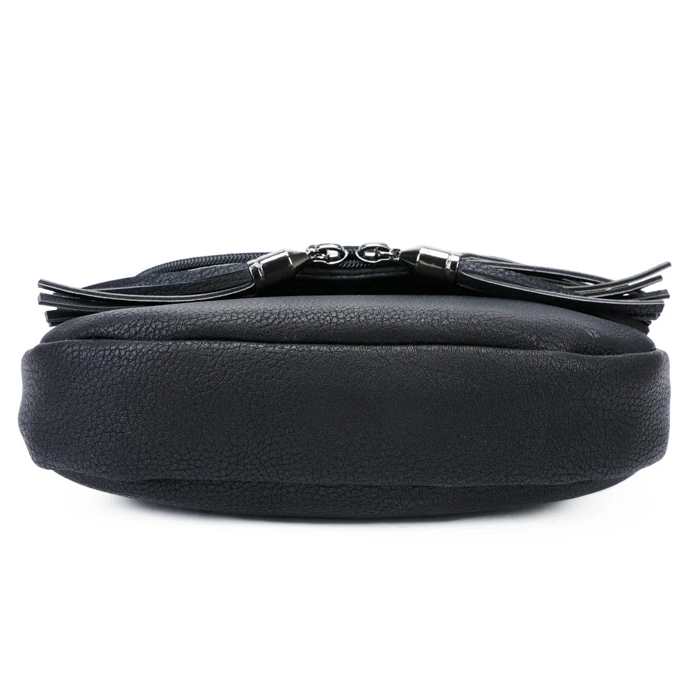 Vue du dessous de La Mokaïa noir, simili cuir grainé vegan et bandoulière ton sur ton – réf. HJ-7058-A
