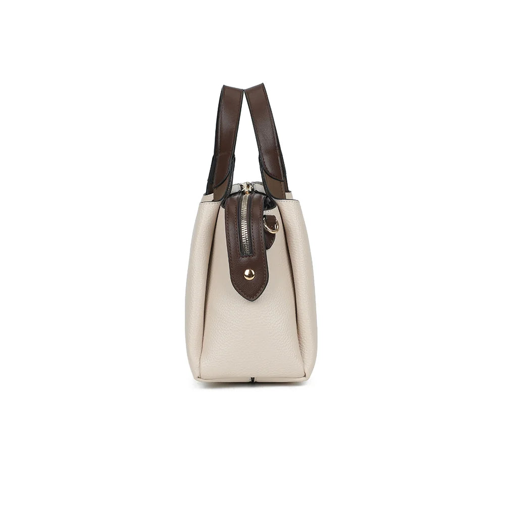 Profil de La Montaigne beige/coffee avec son anneau doré pour attacher la bandoulière – réf. M-9458-1