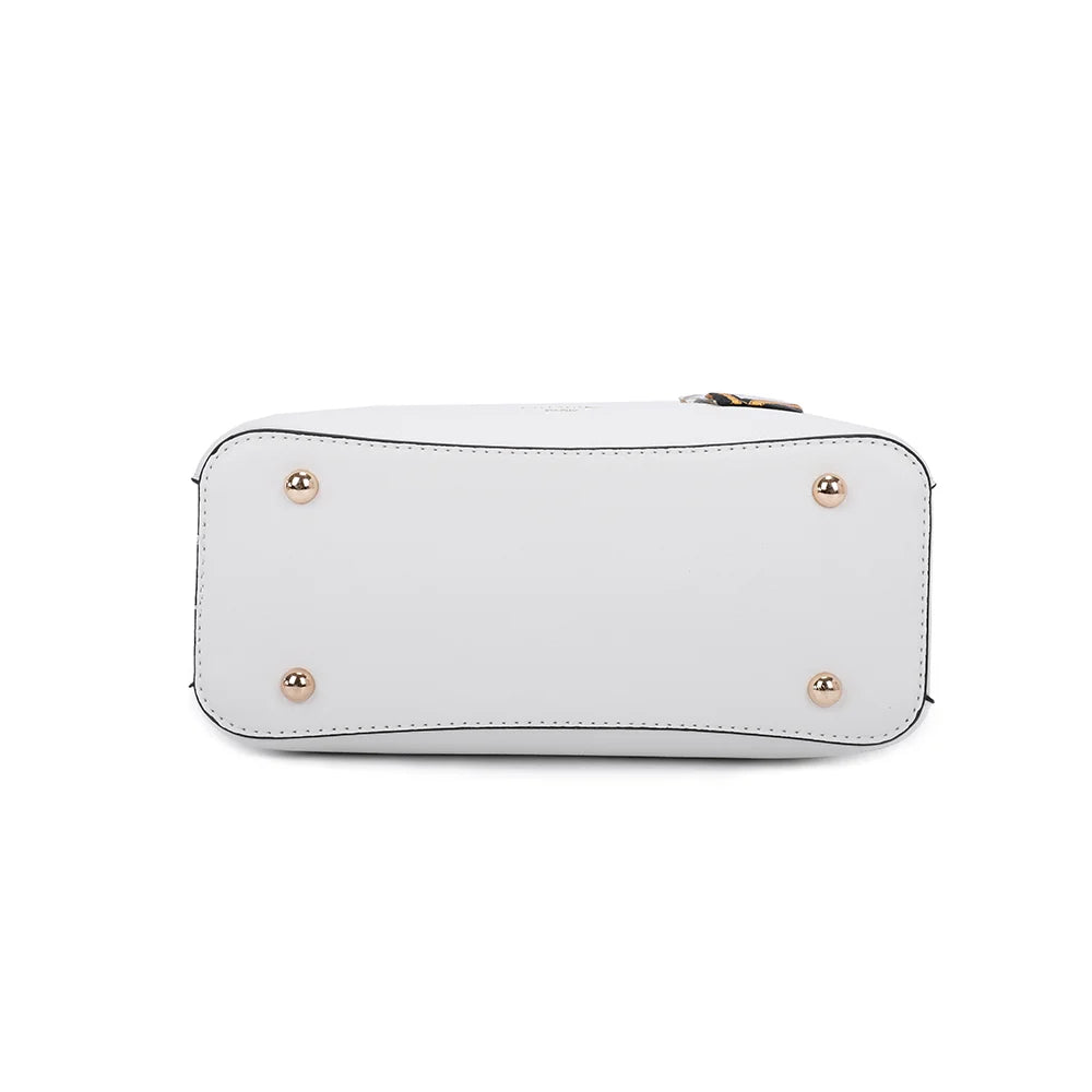 Dessous de La Mystérieuse blanc, sac à main de 26 × 11 × 20 cm – réf. DQ-8629