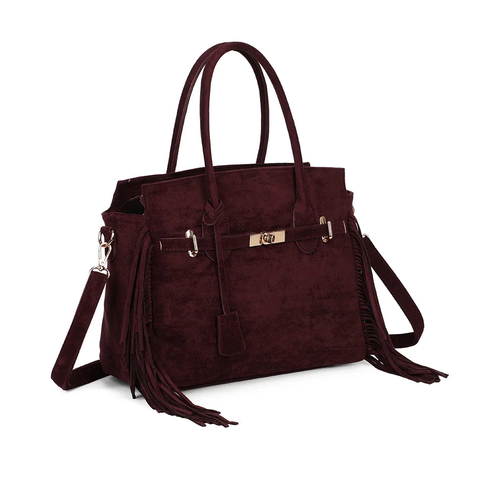 La Nacara bordeaux vu de trois quarts : silhouette structurée, longues franges et pendentif assorti – réf. KJ-62102