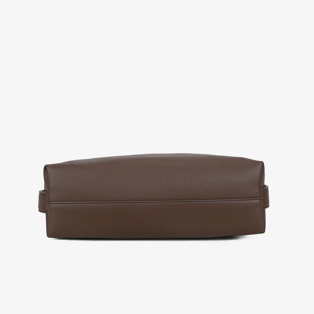 Dessous de La Nérélie café : base rectangulaire qui donne au sac une belle capacité – réf. R-2053