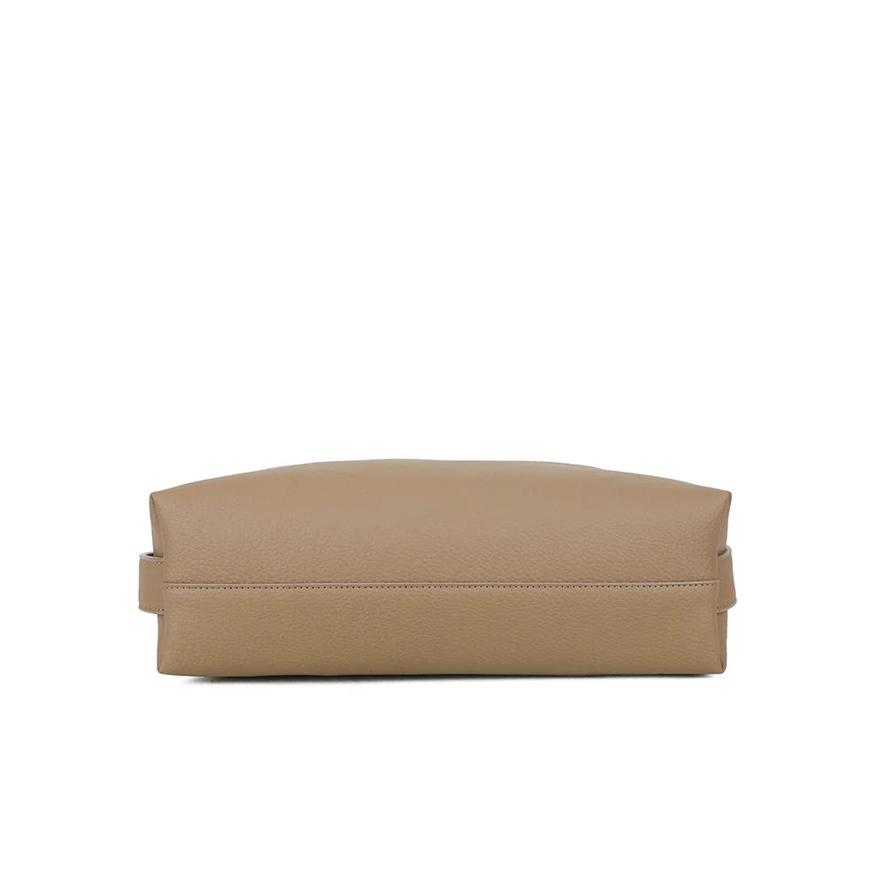 Dessous de La Nérélie taupe foncé : base rectangulaire qui donne au sac une belle capacité – réf. R-2053