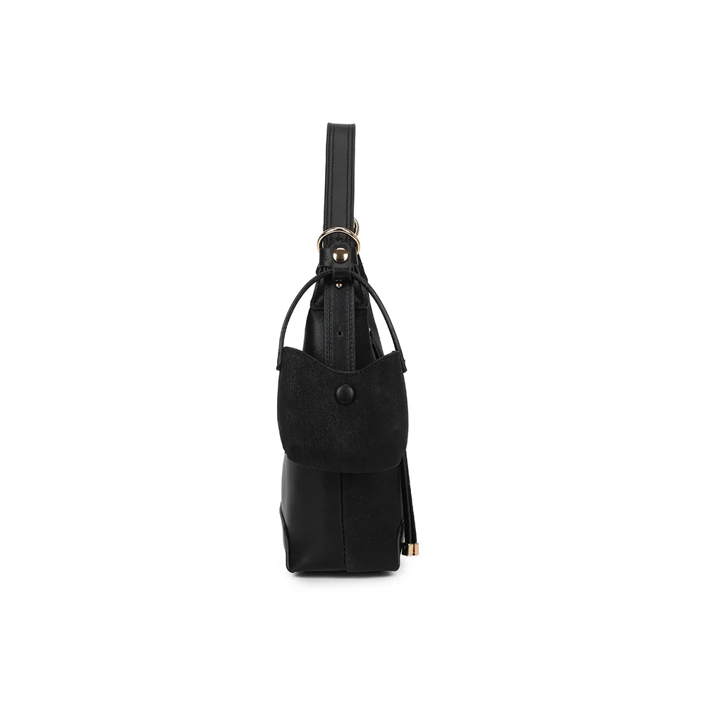 Profil de La Norya noir : 10 cm de profondeur, cordons à embouts dorés et pochette amovible à l’attache – réf. A-9179