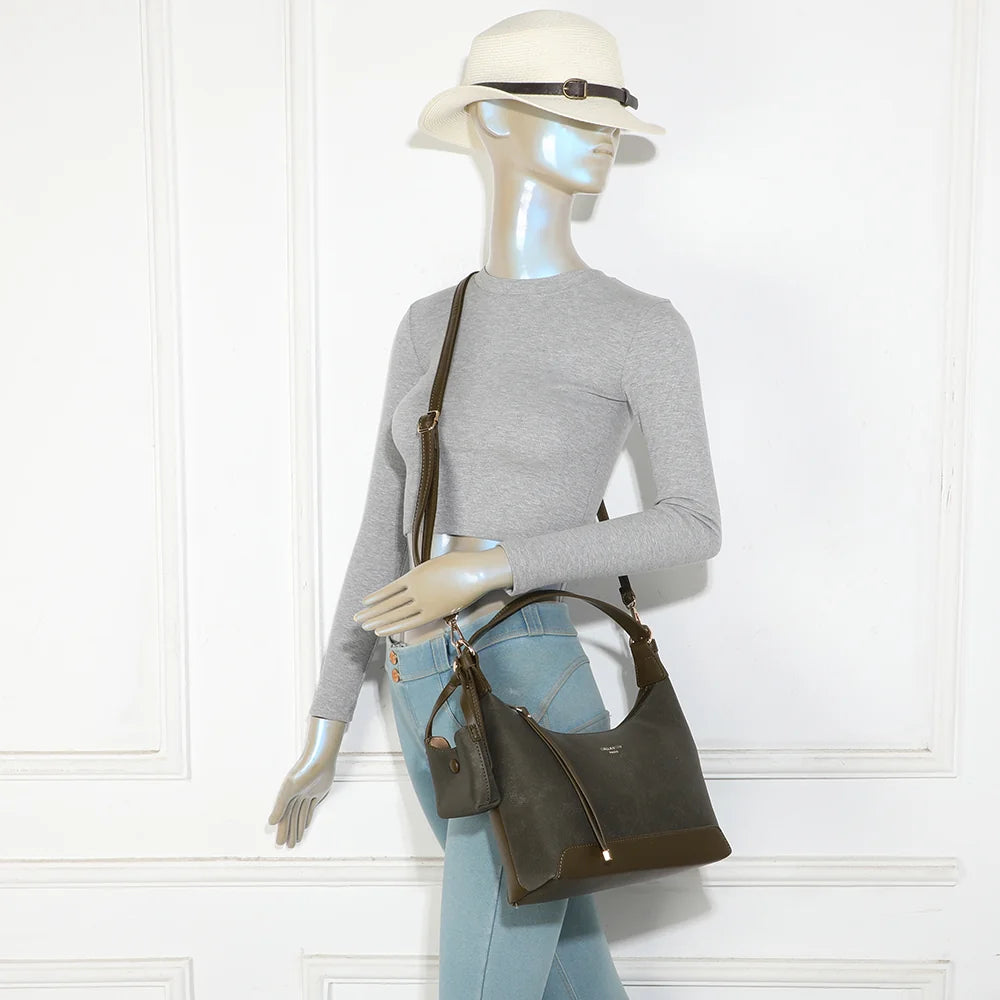 Sac à main femme La Norya vert foncé porté à l’épaule, format compact de 26 cm qui se glisse sous le bras – réf. A-9179