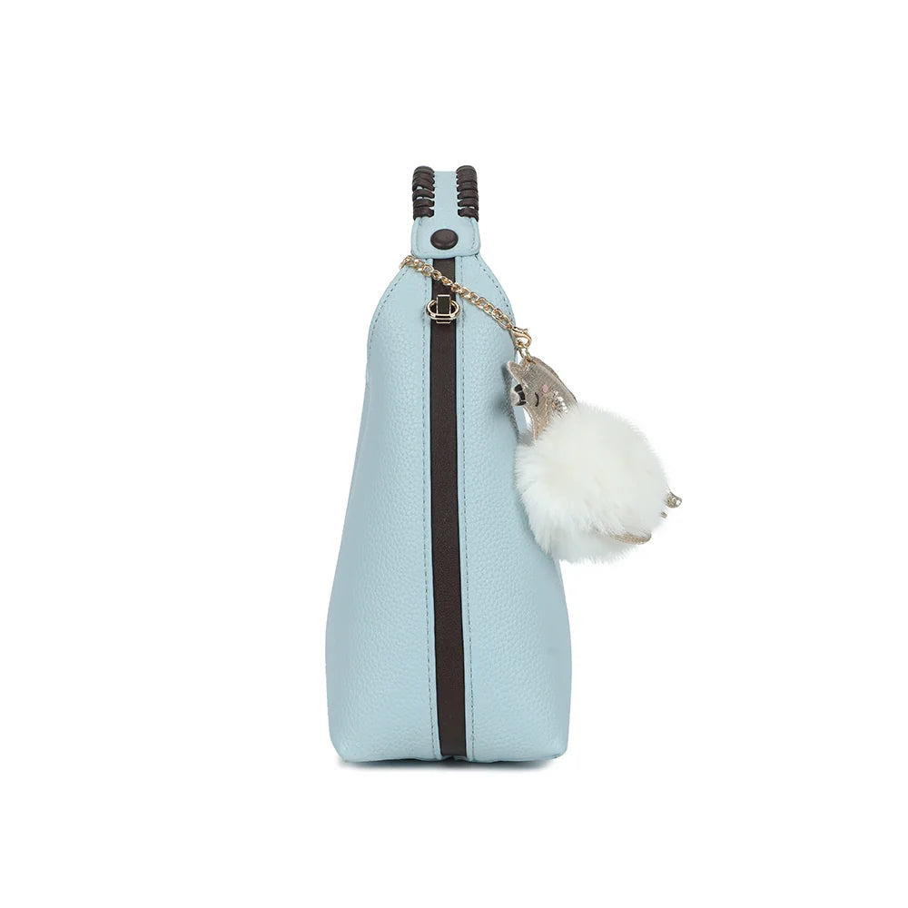 Profil du sac La Novelle bleu clair : format compact de 10 cm de profondeur et attache dorée – réf. R-2066