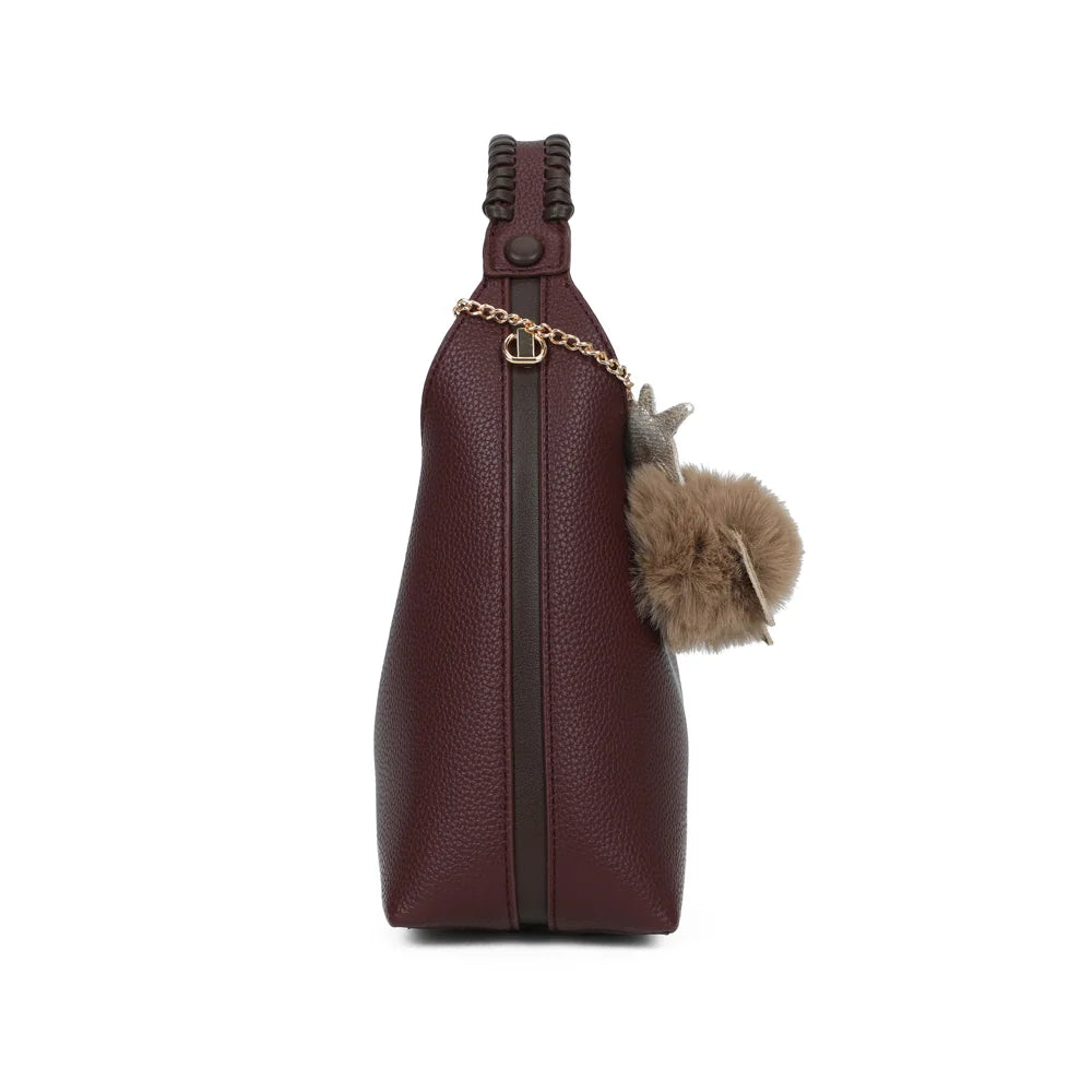 Profil du sac La Novelle bordeaux : format compact de 10 cm de profondeur et attache dorée – réf. R-2066