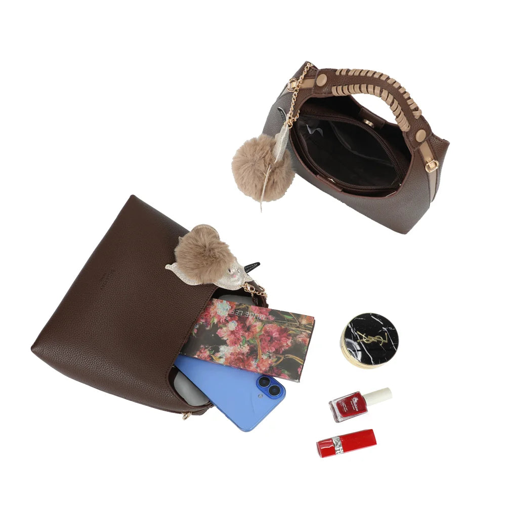 Intérieur du sac La Novelle café : compartiment doublé pour smartphone, carnet et maquillage – réf. R-2066