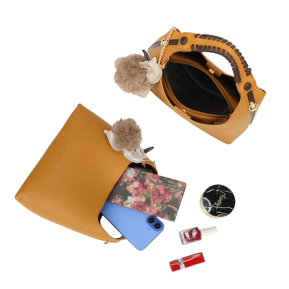 Intérieur du sac La Novelle jaune foncé : compartiment doublé pour smartphone, carnet et maquillage – réf. R-2066