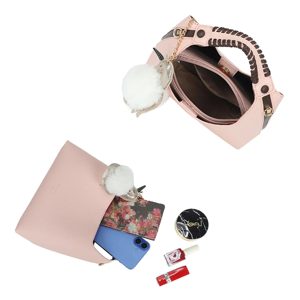 Intérieur du sac La Novelle rose : compartiment doublé pour smartphone, carnet et maquillage – réf. R-2066