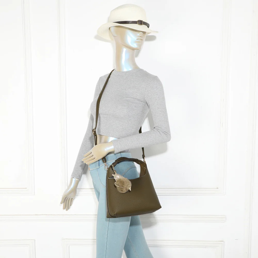 Sac à main femme La Novelle vert foncé porté, bandoulière amovible pour un porté épaule ou croisé – réf. R-2066