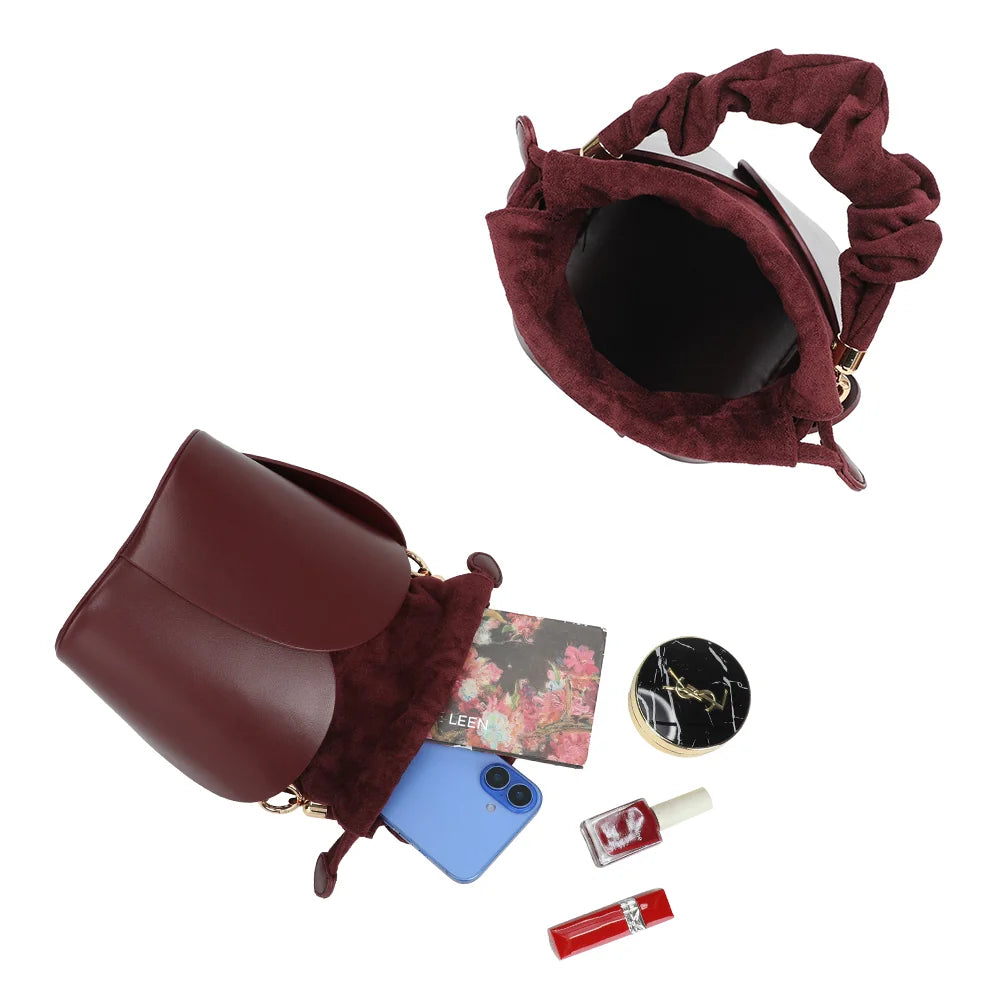 Intérieur de La Nuvia bordeaux : pochette coulissante qui accueille téléphone et maquillage – réf. DQ-8727