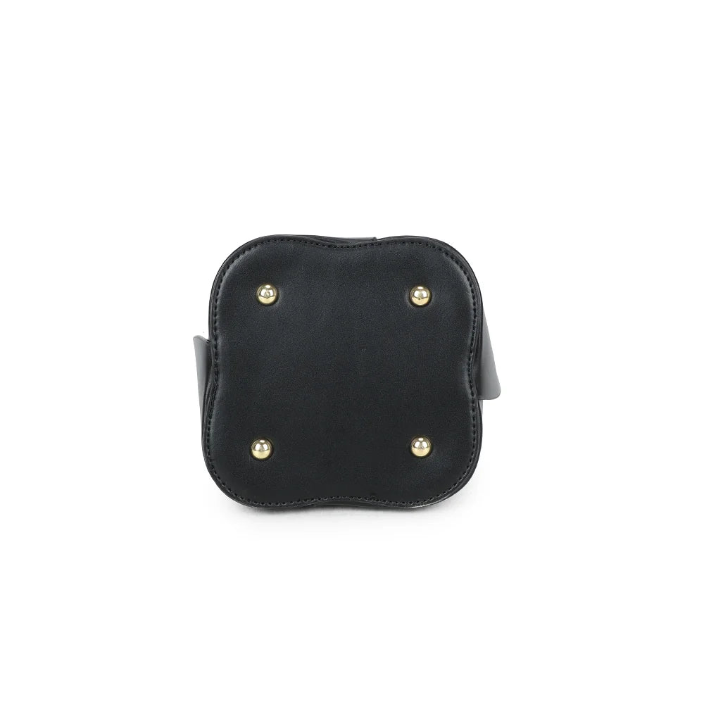 Dessous du sac La Nuvia noir, vu de face pour découvrir sa forme arrondie – réf. DQ-8727