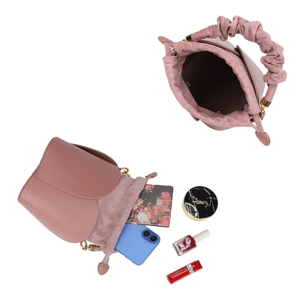 Intérieur de La Nuvia rose foncé : pochette coulissante qui accueille téléphone et maquillage – réf. DQ-8727