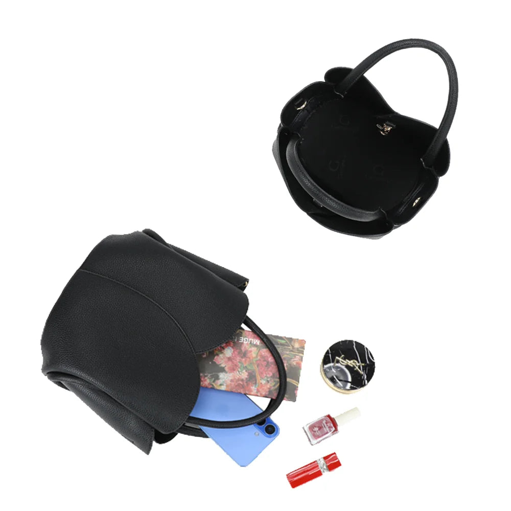 Intérieur de La Pétalia noir : téléphone, carnet, poudrier et rouge à lèvres y trouvent place – réf. DQ-8723