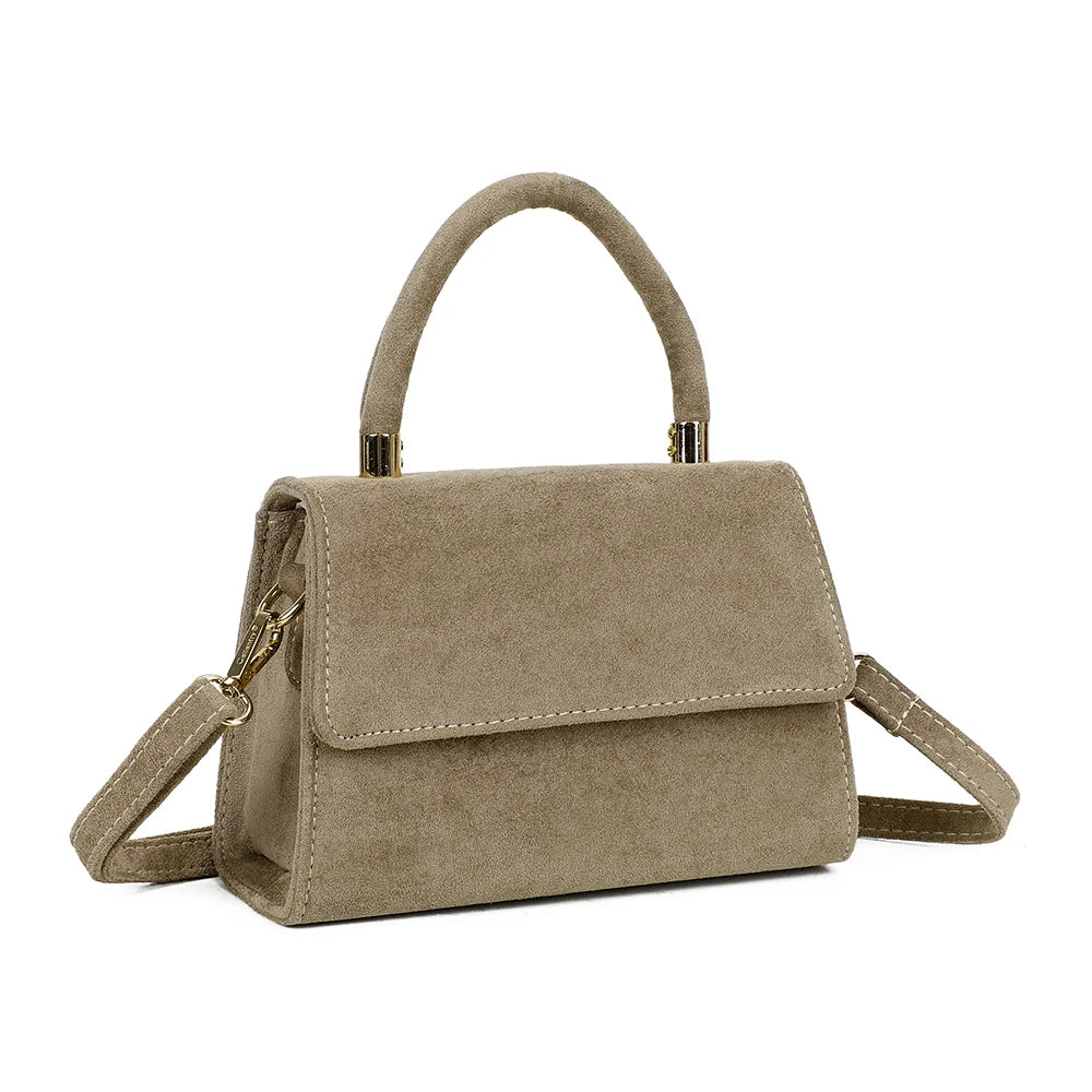 La Petite Élégante taupe foncé de trois quarts : silhouette rectangulaire structurée et finitions dorées – réf. HY-5406-5