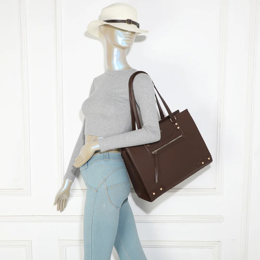 Sac cabas femme La Polaris café porté à l’épaule grâce à ses deux anses – réf. R-2075