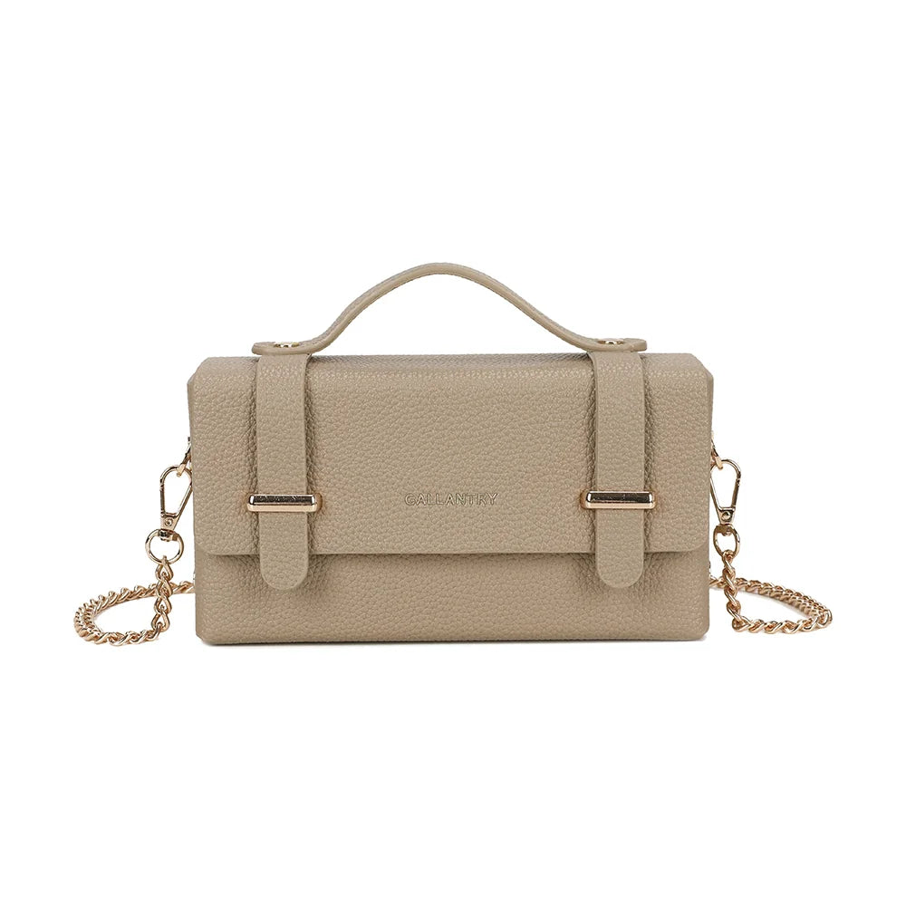 Sac à main femme La Pomone en taupe, simili cuir grainé, pattes à barrettes dorées et logo – Gallantry Paris – réf. MW-24001-1