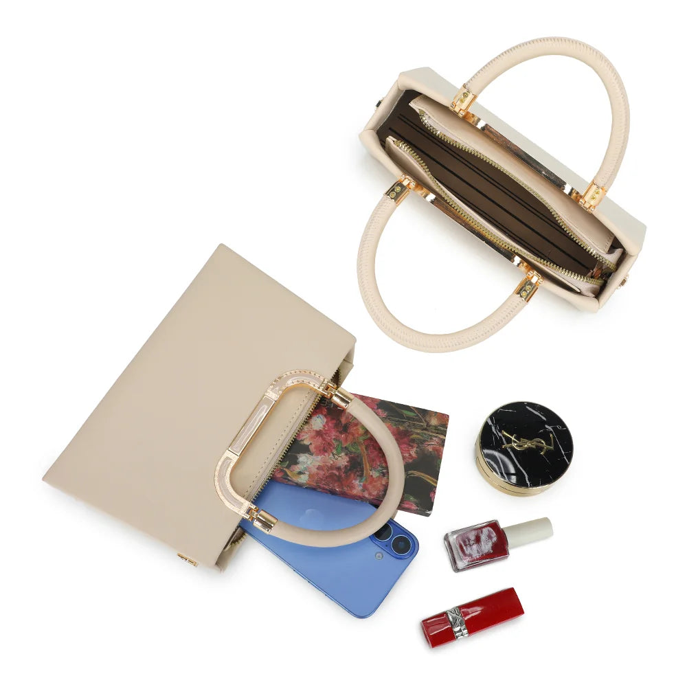 Intérieur du La Prima beige : fermeture zippée dorée et compartiments pour vos essentiels – réf. YL-26020