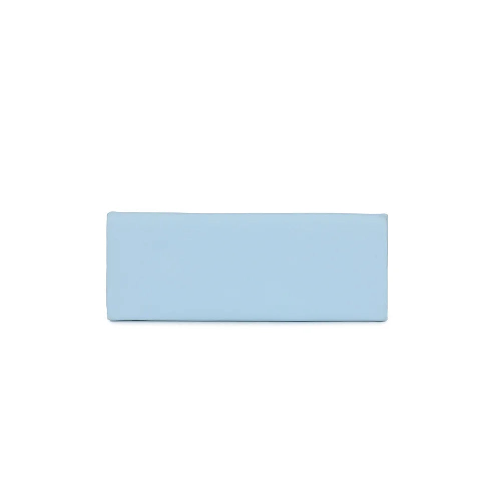 Dessous du sac La Prima bleu clair, fond plat et structuré qui lui permet de tenir droit – réf. YL-26020