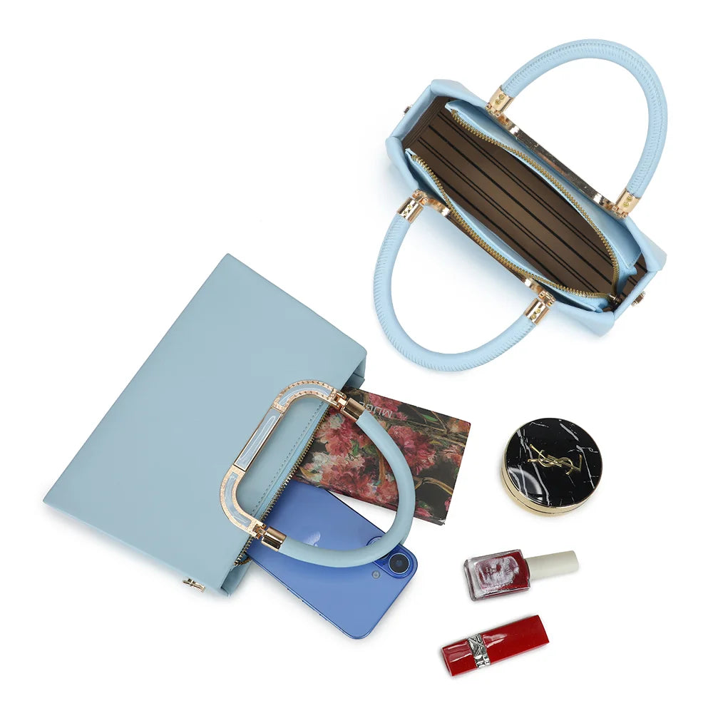 Intérieur du La Prima bleu clair : fermeture zippée dorée et compartiments pour vos essentiels – réf. YL-26020