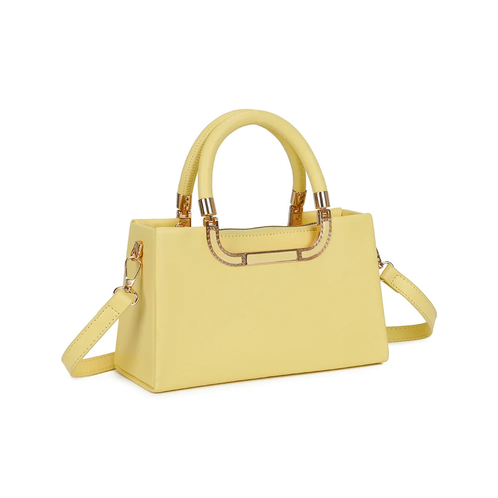La Prima jaune vu de trois quarts : silhouette rectangulaire structurée et anses rigides arrondies – réf. YL-26020