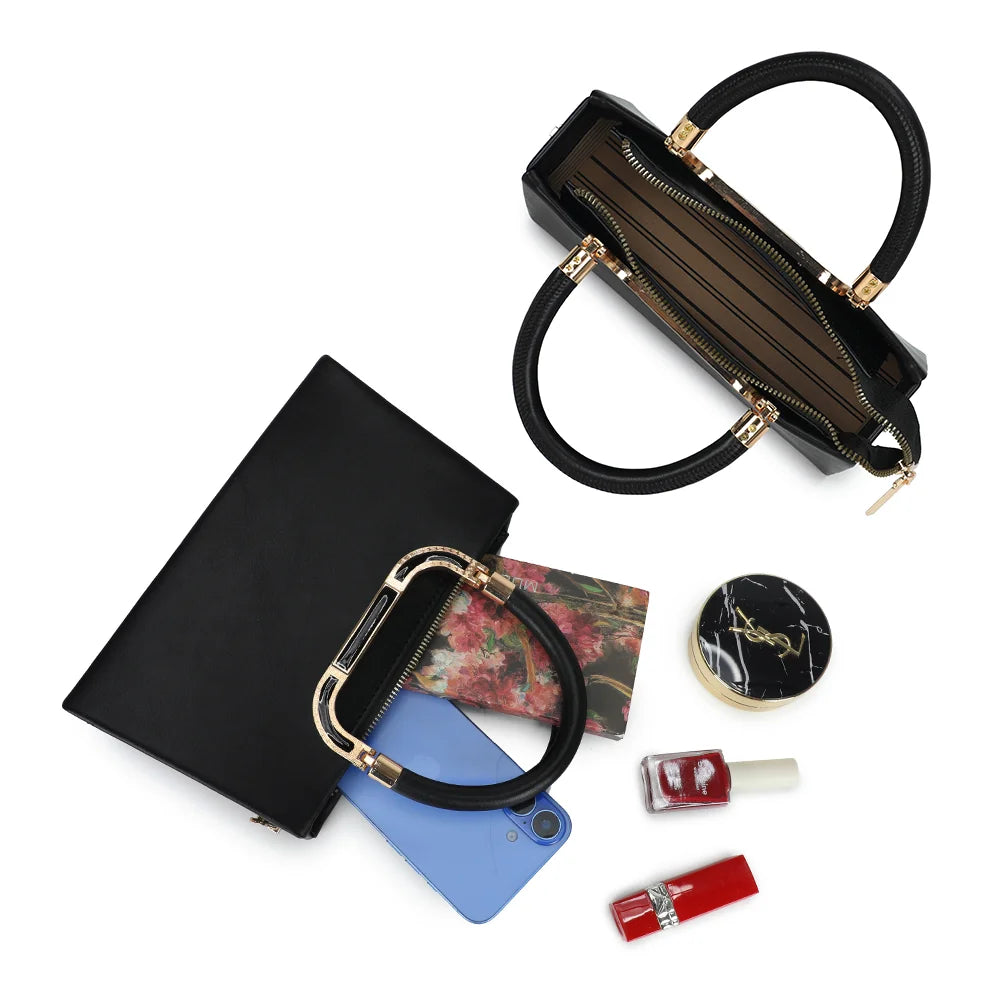 Intérieur du La Prima noir : fermeture zippée dorée et compartiments pour vos essentiels – réf. YL-26020