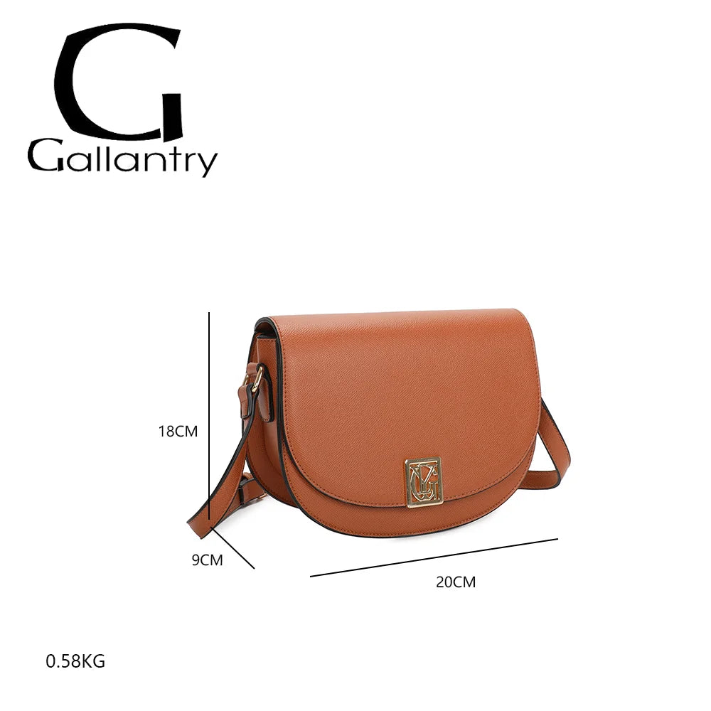 Dimensions de La Raffinée camel : 20 × 9 × 18 cm pour 0,58 kg, bandoulière ajustable – réf. R-1961