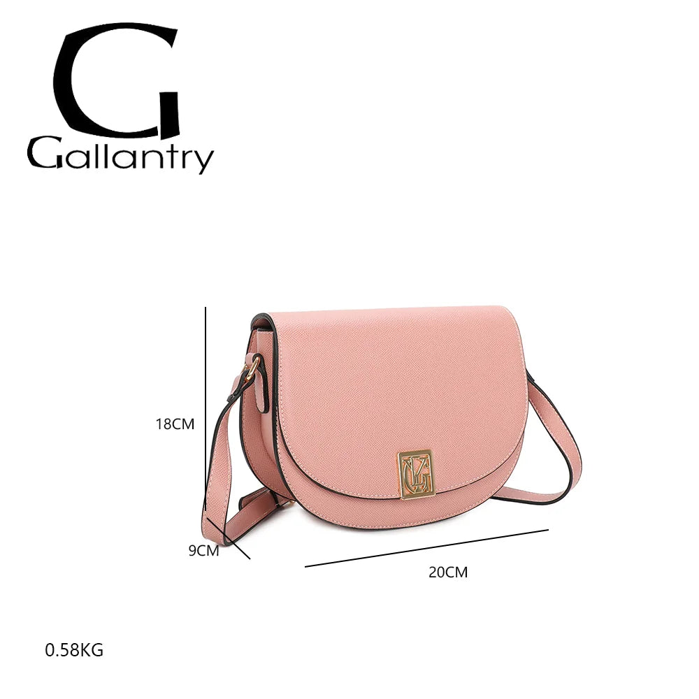Dimensions de La Raffinée rose foncé : 20 × 9 × 18 cm pour 0,58 kg, bandoulière ajustable – réf. R-1961