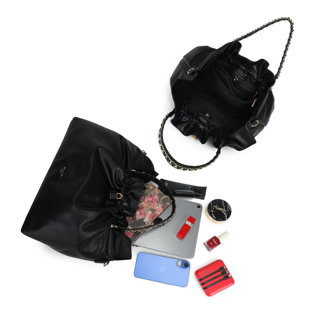 Intérieur de La Régence noir : grand compartiment et poches pour une tablette, un téléphone et vos essentiels – réf. JC-53011