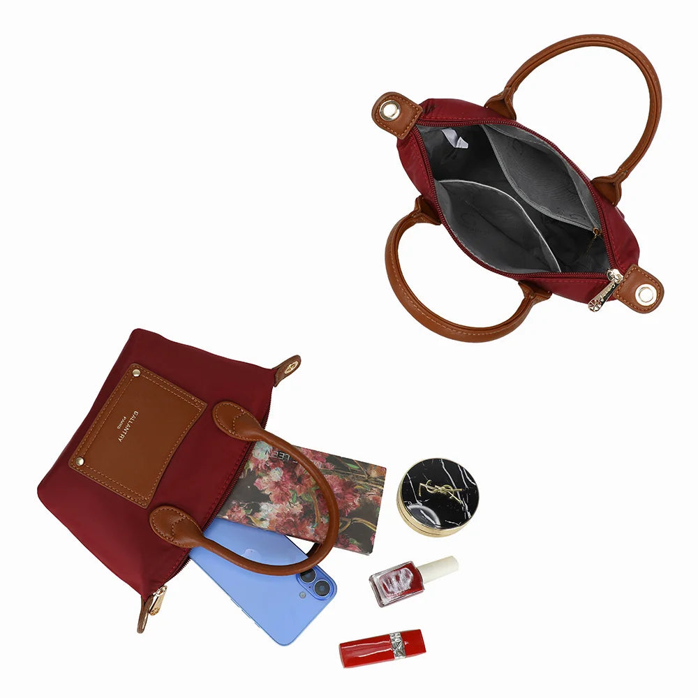 Intérieur zippé de La Romane bordeaux avec poches plaquées pour téléphone, clés et rouge à lèvres – réf. Z-05-6