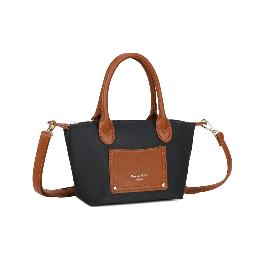 La Romane noir vue de trois quarts : silhouette trapèze et pattes latérales cognac aux attaches dorées – réf. Z-05-6