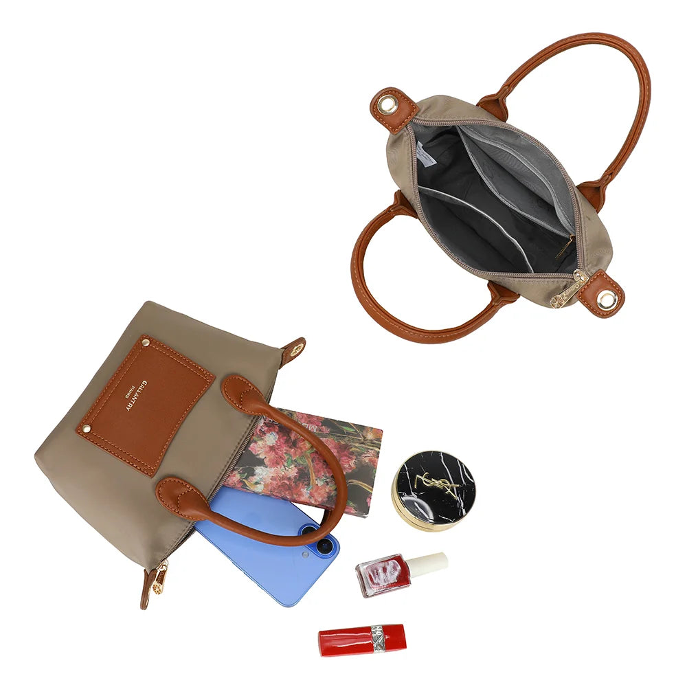 Intérieur zippé de La Romane taupe foncé avec poches plaquées pour téléphone, clés et rouge à lèvres – réf. Z-05-6
