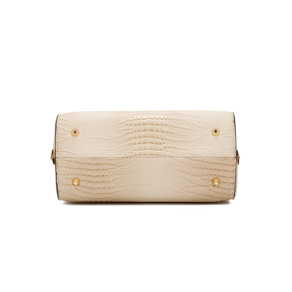 Dessous du sac La Rosalia beige, posé sur des pieds de protection dorés – réf. R-1714