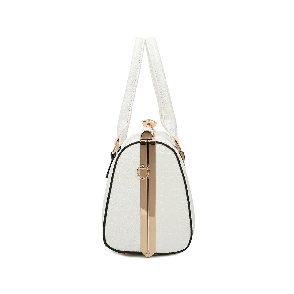 Profil du sac La Rosalia blanc : cadre doré et bandoulière amovible fixée par mousqueton – réf. R-1714