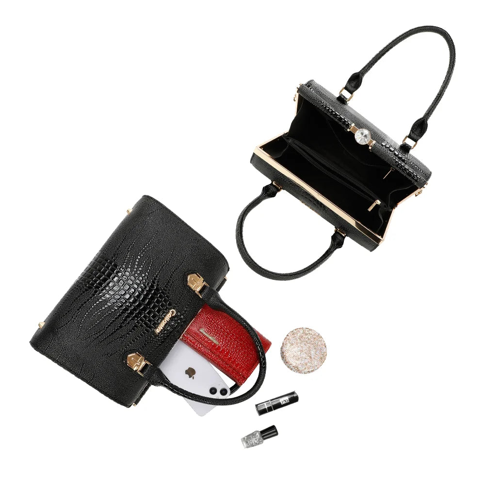 Intérieur doublé du sac La Rosalia noir, ouverture rigide et poche zippée pour les essentiels – réf. R-1714