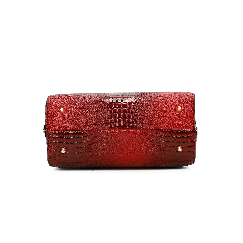 Dessous du sac La Rosalia rouge, posé sur des pieds de protection dorés – réf. R-1714