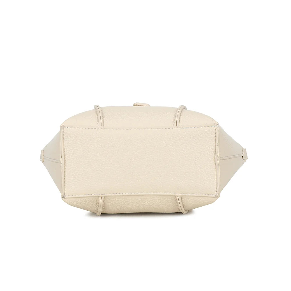 Dessous de La Rosalie beige : base structurée qui garde la forme du sac – réf. KJ-62095