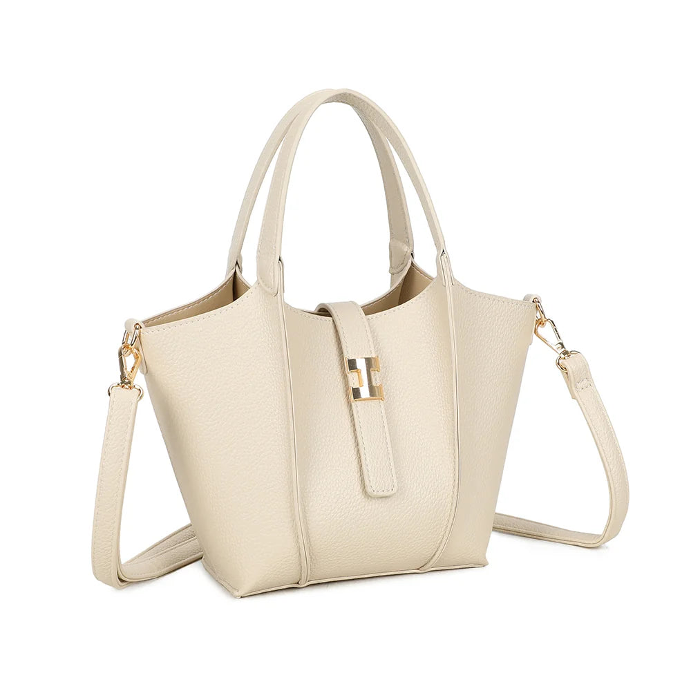 La Rosalie beige vue de trois quarts : silhouette évasée et passepoils ton sur ton – réf. KJ-62095