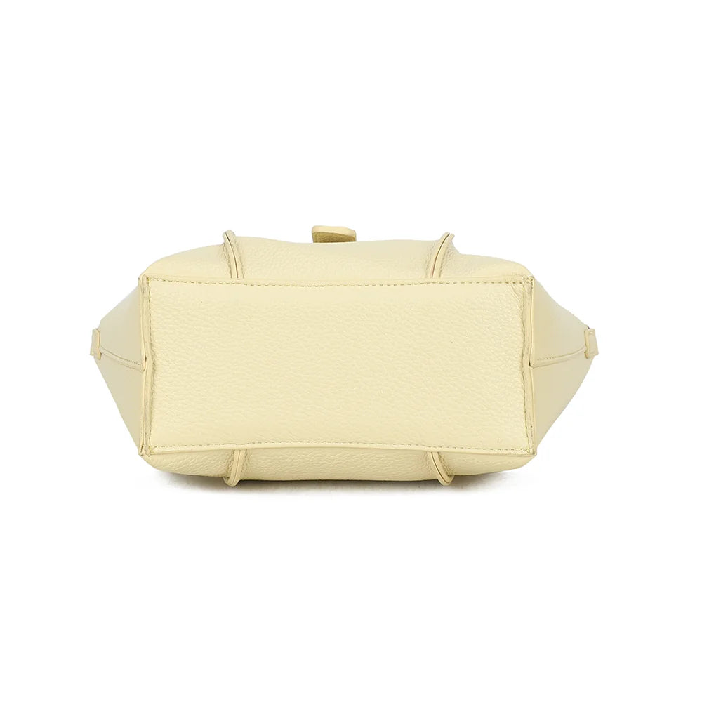 Dessous de La Rosalie jaune : base structurée qui garde la forme du sac – réf. KJ-62095